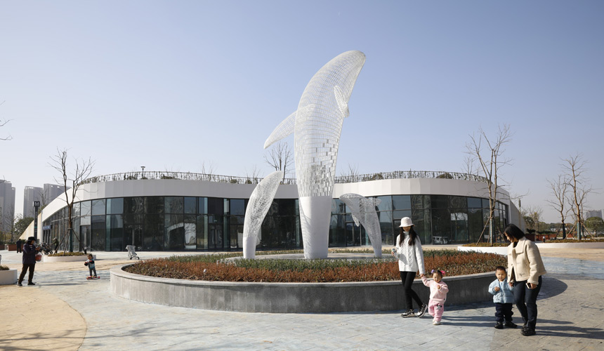 武漢地鐵19號(hào)線花山河站站外。袁永華攝