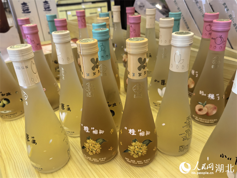 桂花酒俏銷。人民網(wǎng) 周雯攝