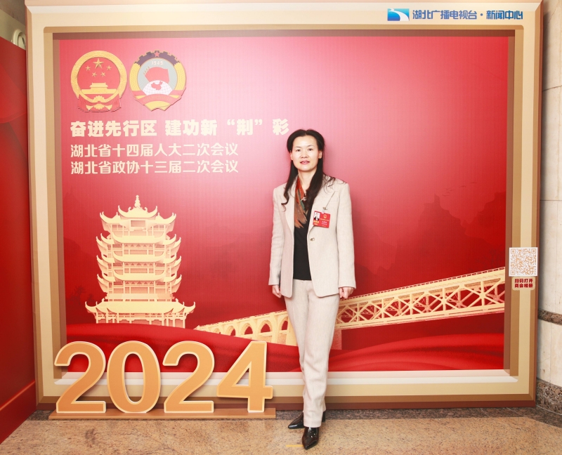 湖北省人大代表、湖北鑫欖源油橄欖科技有限公司董事長朱瑾艷