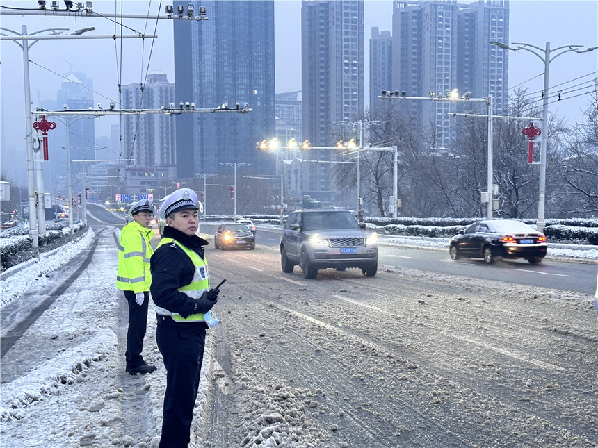 道路執(zhí)勤。焦軒攝