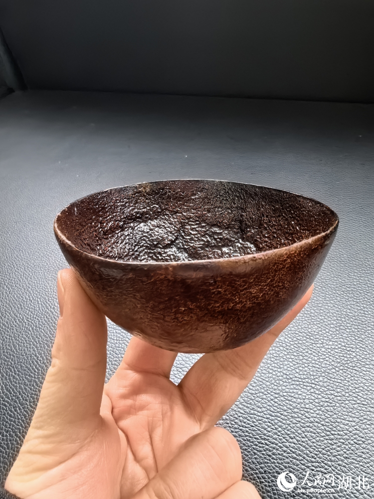用橘子皮制成的碗。人民網(wǎng)記者 周雯攝