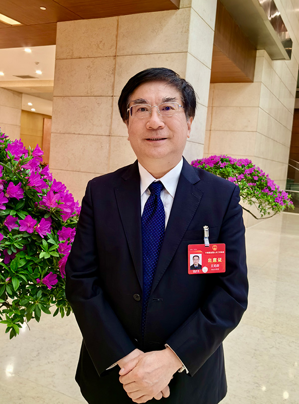 全國(guó)人大代表、中國(guó)科學(xué)院院士、中國(guó)地質(zhì)大學(xué)（武漢）校長(zhǎng)王焰新。受訪者供圖