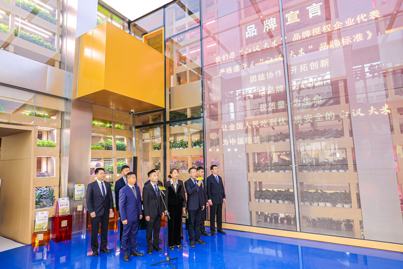 10家企業(yè)代表宣讀品牌宣言。