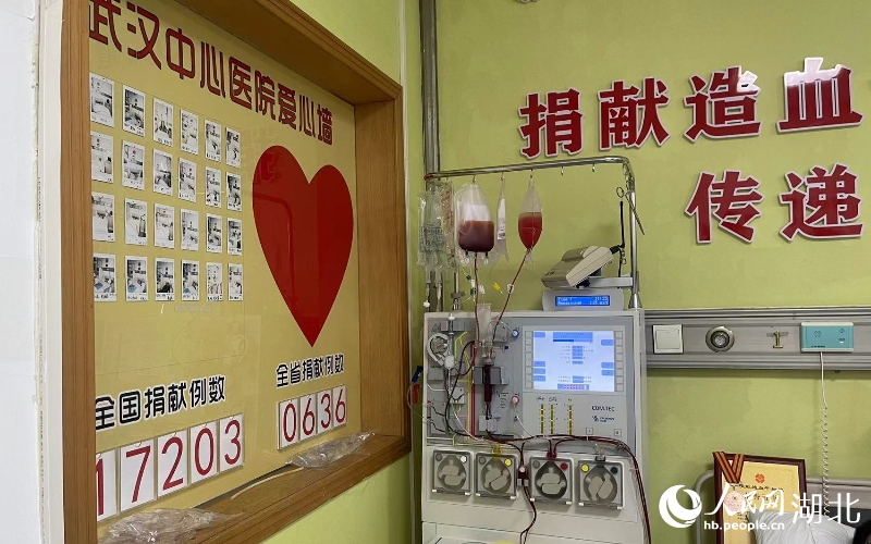 儀器正在工作。人民網(wǎng)記者 周倩文攝