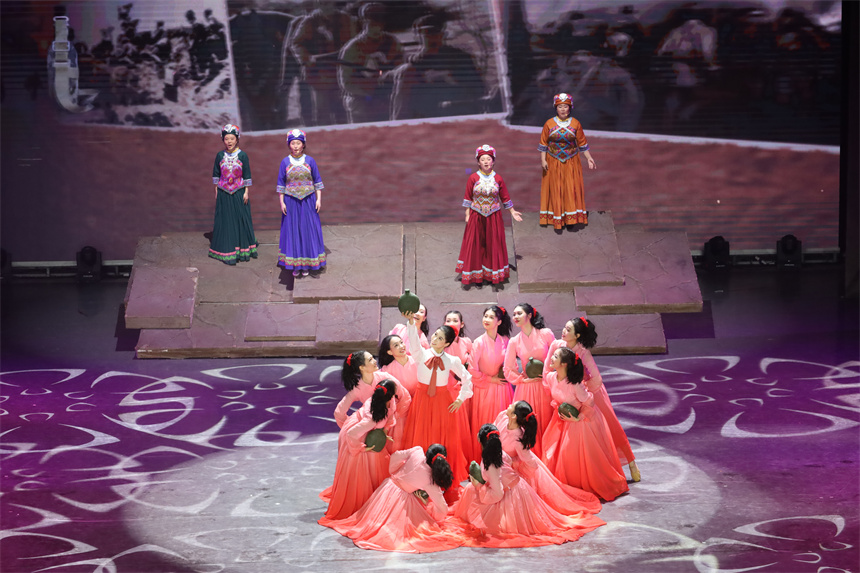 《老兵》原創(chuàng)歌舞劇演出現(xiàn)場(chǎng)。梁冉冉攝