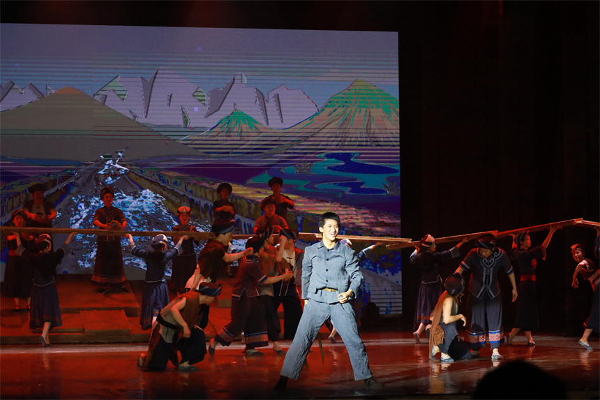 《老兵》原創(chuàng)歌舞劇演出現(xiàn)場(chǎng)。楊馨怡攝