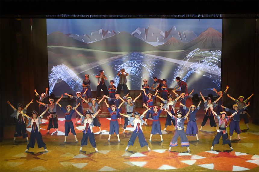 《老兵》原創(chuàng)歌舞劇演出現(xiàn)場(chǎng)。梁冉冉攝