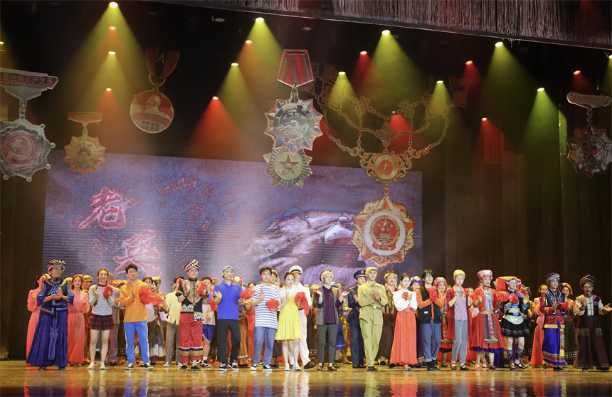 《老兵》原創(chuàng)歌舞劇演出現(xiàn)場。楊馨怡攝