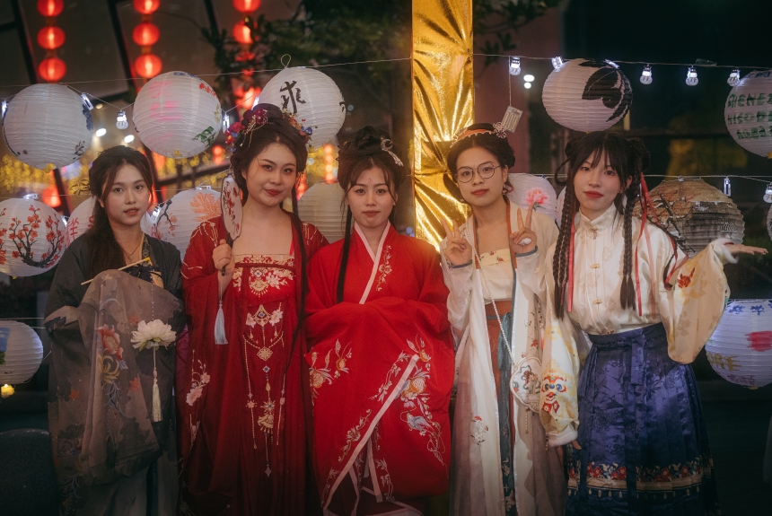 中國地質(zhì)大學(xué)(武漢):千盞花燈點(diǎn)亮未來【3】