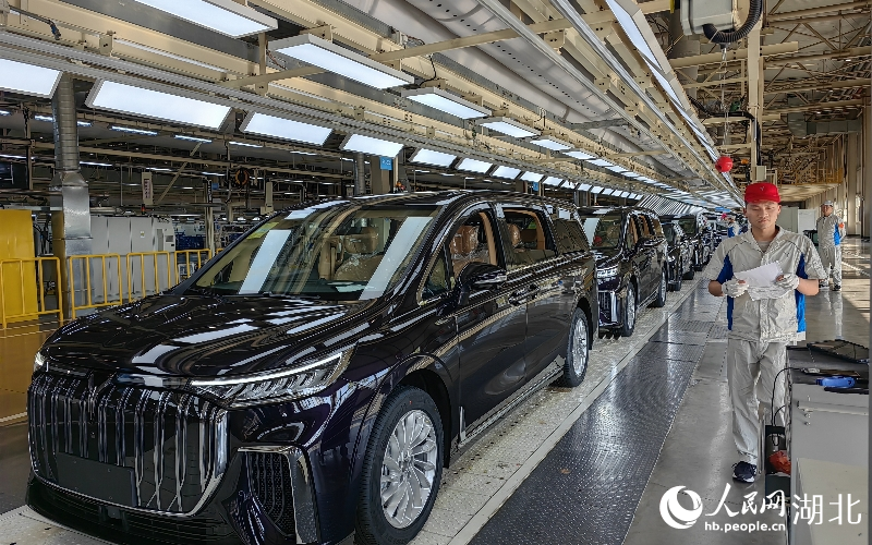 東風嵐圖第10萬輛整車下線。人民網(wǎng)記者 郭婷婷攝