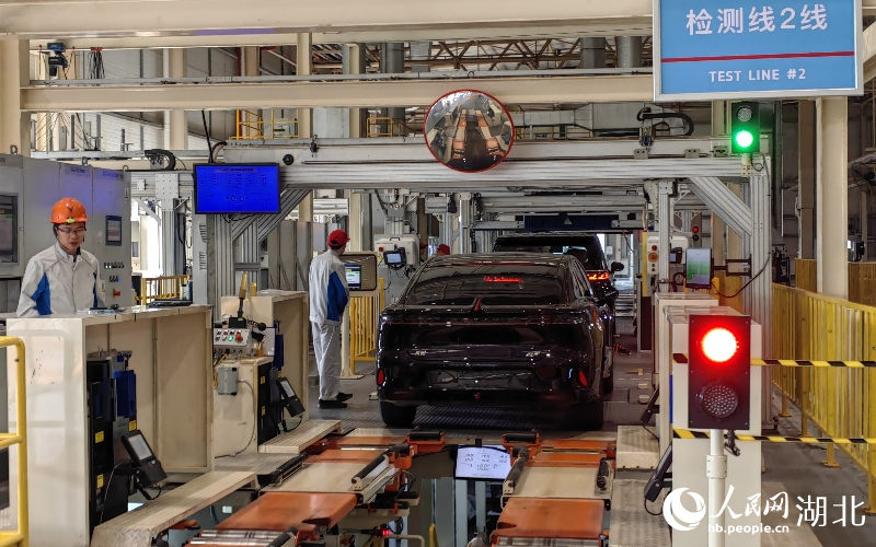 東風嵐圖生產(chǎn)線。人民網(wǎng)記者 郭婷婷攝