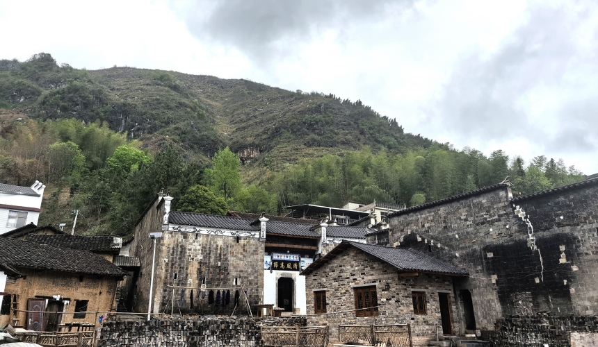 通山案坑古村落舊貌換新顏，修舊如舊，留住鄉(xiāng)愁。人民網(wǎng)記者 周雯攝