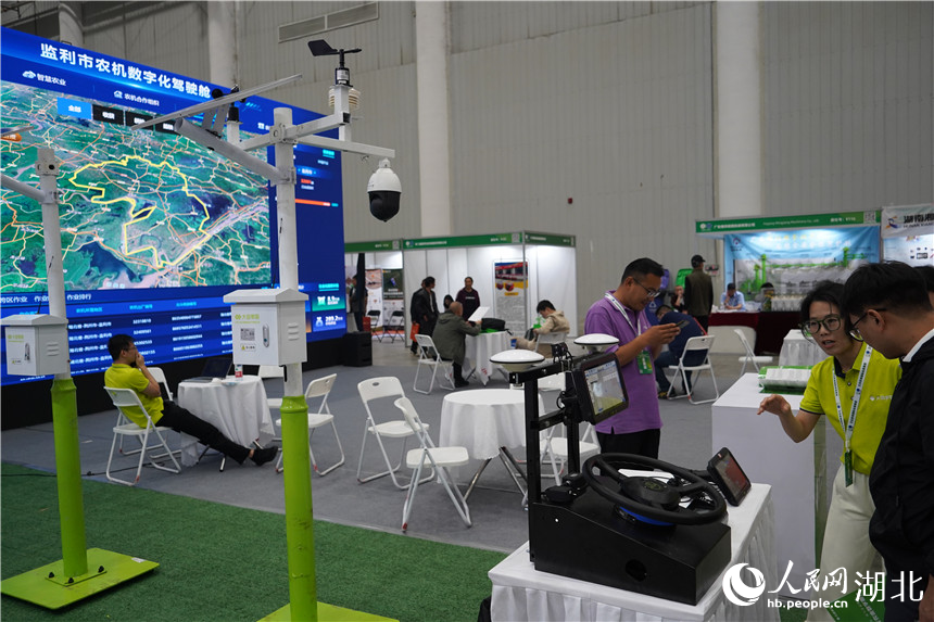 農(nóng)機(jī)智能化設(shè)備。人民網(wǎng)記者 周雯攝