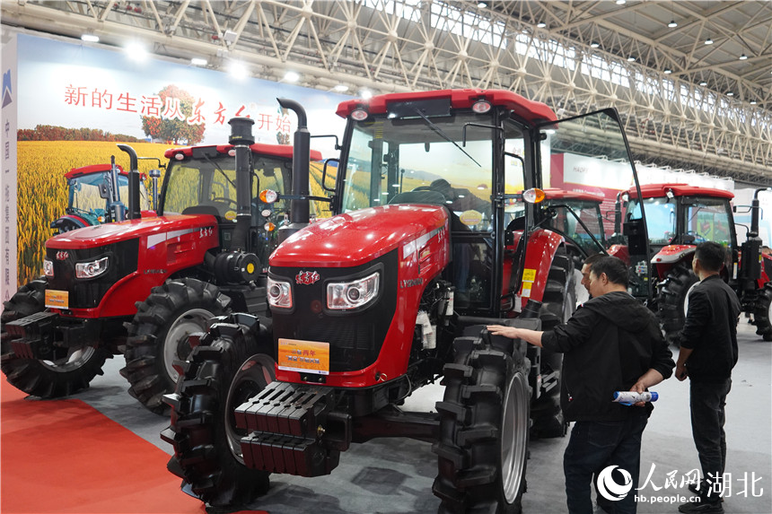湖北舉行春耕農(nóng)機(jī)團(tuán)購節(jié) 推動農(nóng)機(jī)以舊換新。人民網(wǎng)記者 周雯攝