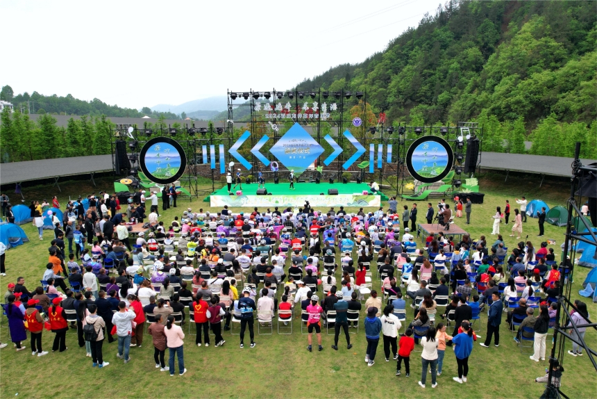 湖北竹山:200“騎士”茶園綠道上演繹速度與激情【3】