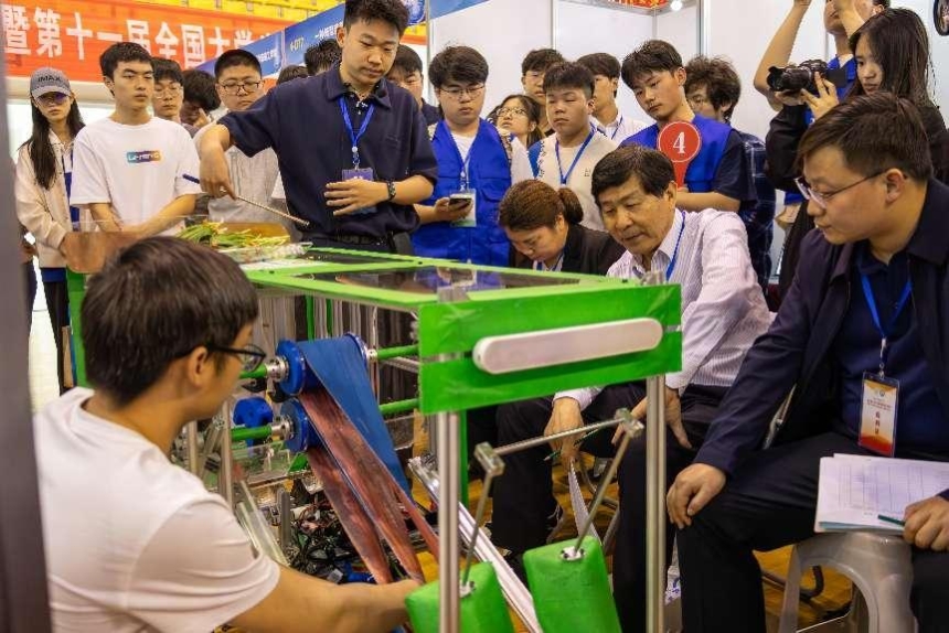 2024年湖北省大學(xué)生機(jī)械創(chuàng)新設(shè)計大賽在武漢東湖學(xué)院舉辦【2】