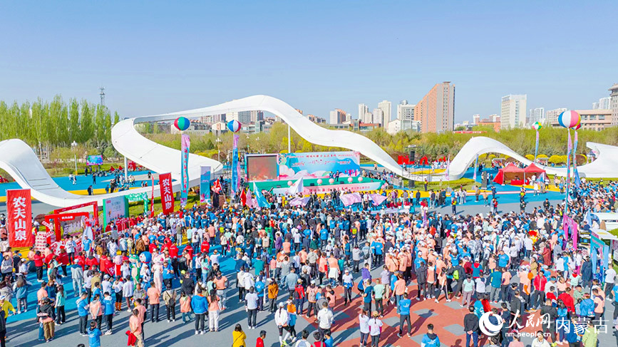 航拍活動(dòng)現(xiàn)場(chǎng)。樂(lè)炎攝