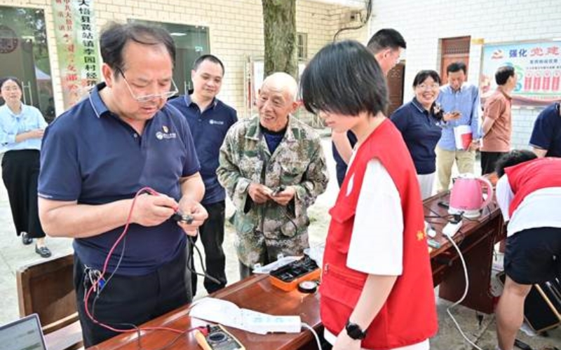 開(kāi)展免費(fèi)維修家電服務(wù)。