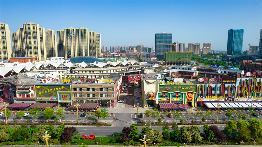 湖北省旅游名街、全國龍蝦美食網(wǎng)紅打卡地——中國潛江生態(tài)龍蝦城。潛江市委宣傳部供圖