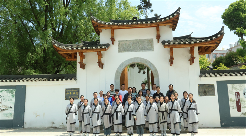 湖北中煙到利川市南坪村開展文化振興主題實踐活動。