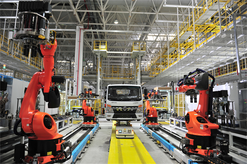 輪胎自動裝配。張明遠(yuǎn)攝