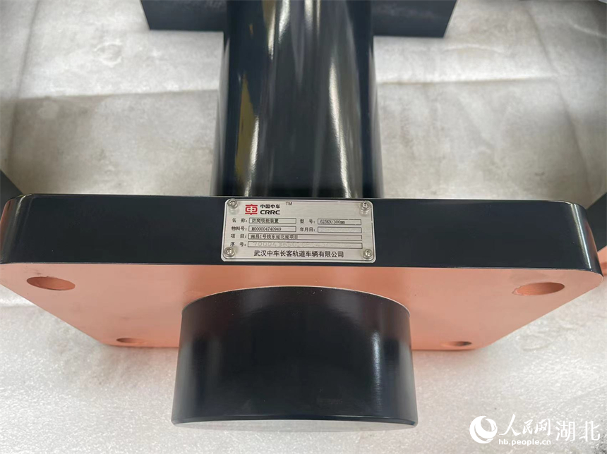 剛生產(chǎn)出來的防爬器。人民網(wǎng)記者 周倩文攝