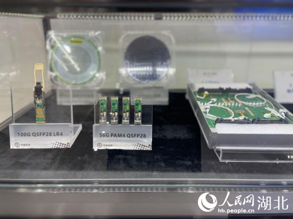 中國信科硅光互連芯片展示。人民網(wǎng)記者 周恬攝