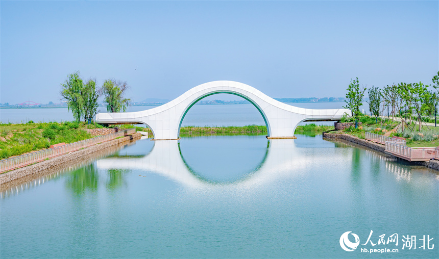 梁子島上的“網(wǎng)紅”拱橋。人民網(wǎng)記者 周倩文攝