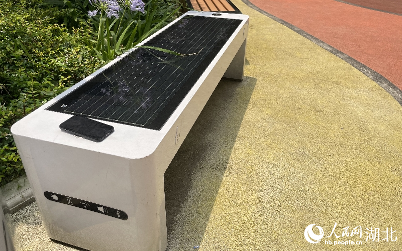 光伏智能座椅。人民網(wǎng)記者 張沛攝