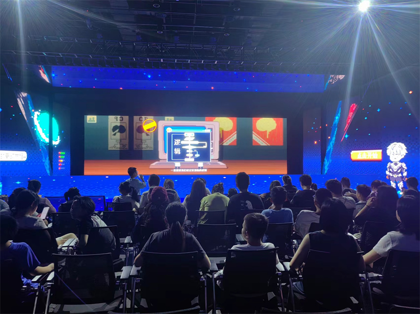 觀眾打卡白澤的奇幻旅程。張梓言攝