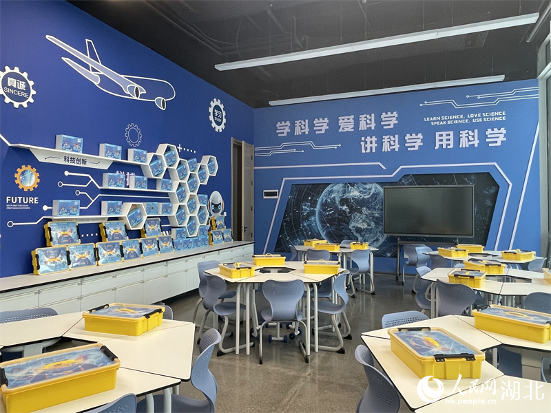 “夢幻靈境”AI展演中心研學(xué)教室。人民網(wǎng)記者 周恬攝