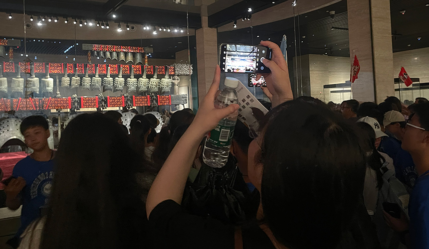 曾侯乙編鐘展區(qū)人頭攢動。夏嘉旎攝