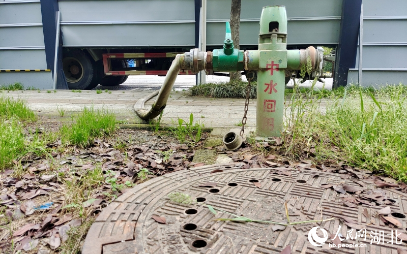 寫有“中水回用”的綠色取水栓。人民網(wǎng)記者 張沛攝