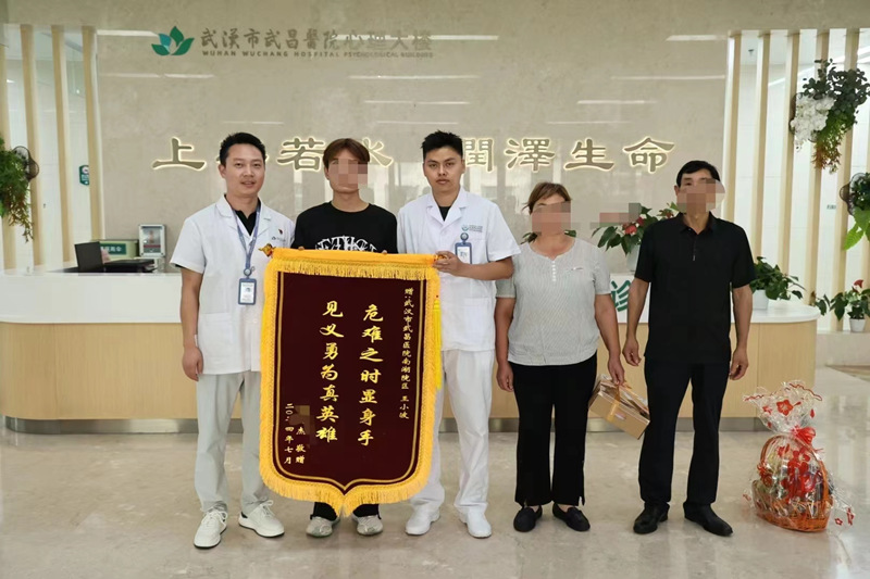 17歲小伙意外溺水 武漢凌波門救人的小伙找到了！