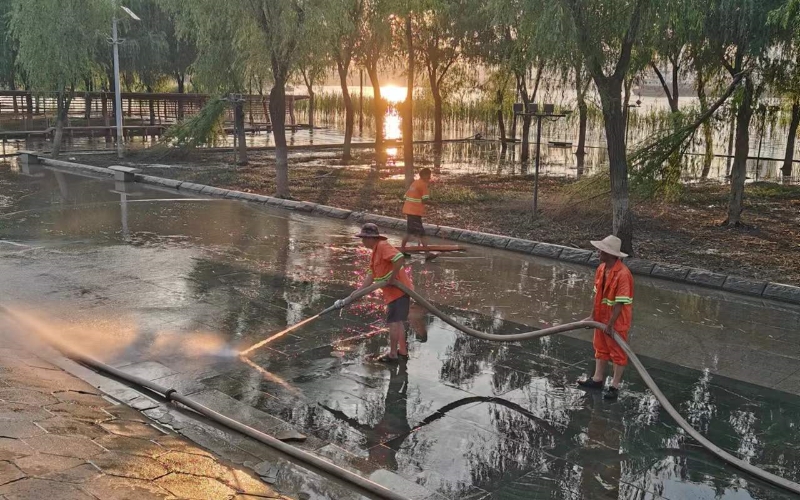  武漢江灘清淤恢復(fù)如新。