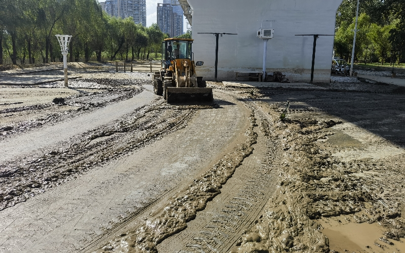  武漢江灘清淤恢復(fù)如新。