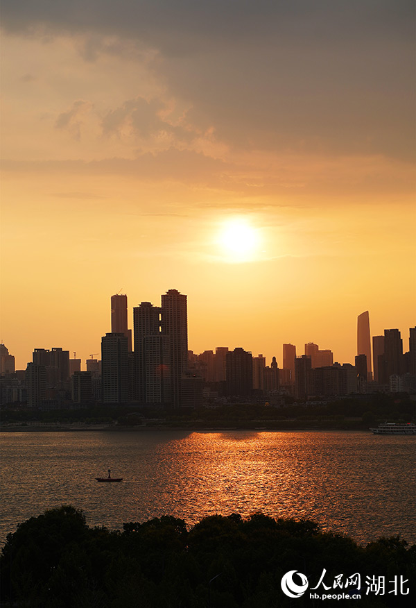 武昌江灘日落。人民網(wǎng)記者 周恬攝