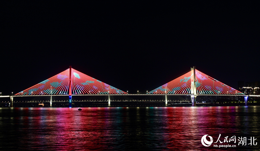 長江文化藝術(shù)節(jié)將開幕式設(shè)立于武漢長江江面，從長江大橋至長江二橋的江段成為長江文化藝術(shù)季開篇之作的舞臺(tái)。人民網(wǎng)記者 王郭驥攝