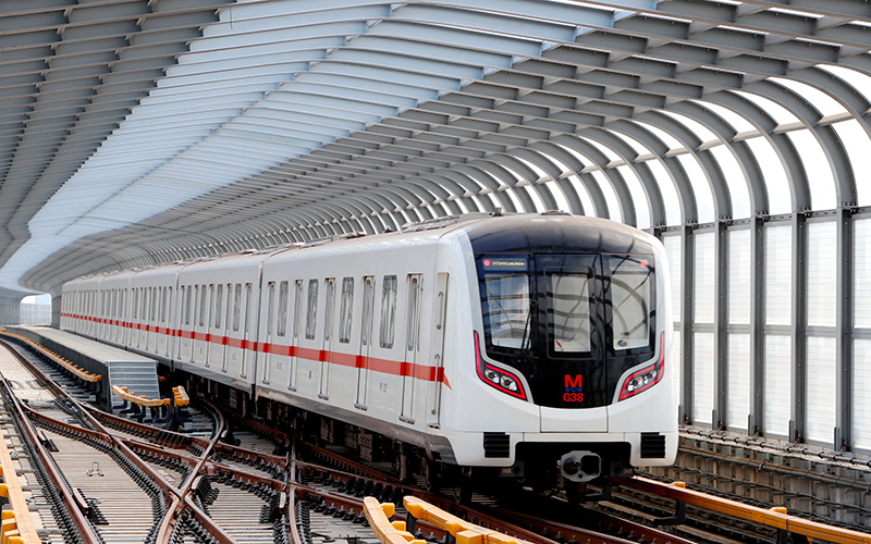 運(yùn)行中的武漢地鐵前川線(xiàn)二期列車(chē)。袁永華攝
