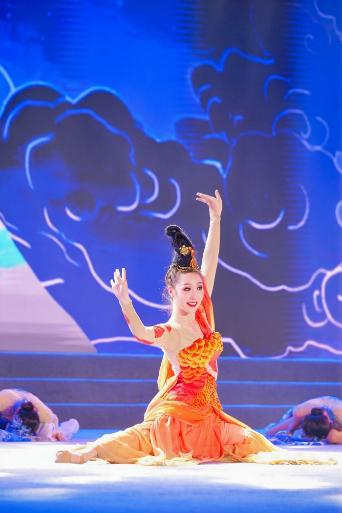 舞蹈《魚(yú)躍龍門(mén)步步高》。學(xué)校供圖