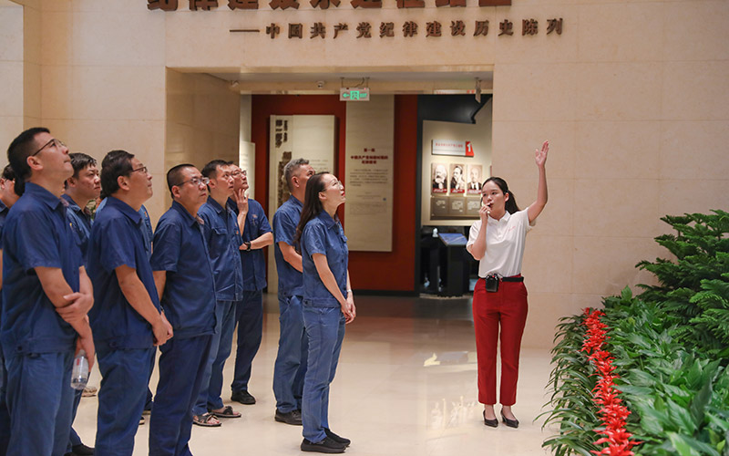 2.“關(guān)鍵少數(shù)”前往武漢革命博物館接受警示教育。楊明玥攝