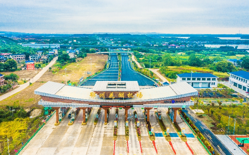 鄂州花湖機(jī)場(chǎng)高速，是湖北首條智慧高速。吳迪攝
