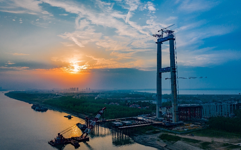 日暮中雙柳長(zhǎng)江大橋。吳迪攝