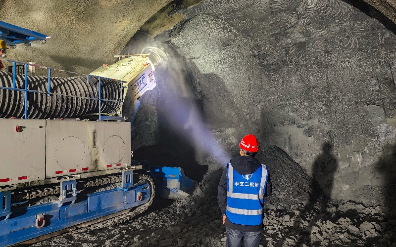 “8件套”全工序成套機(jī)械化施工，取代大部分人力。吳迪攝