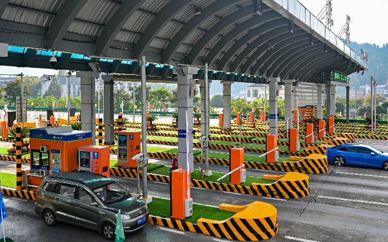 各類智慧化設備一鍵集成，實現(xiàn)司乘人員“5秒上站、20秒下站”。吳迪攝