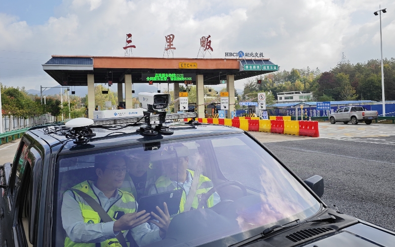 搭載北斗高精度定位的AI巡檢車。吳迪攝