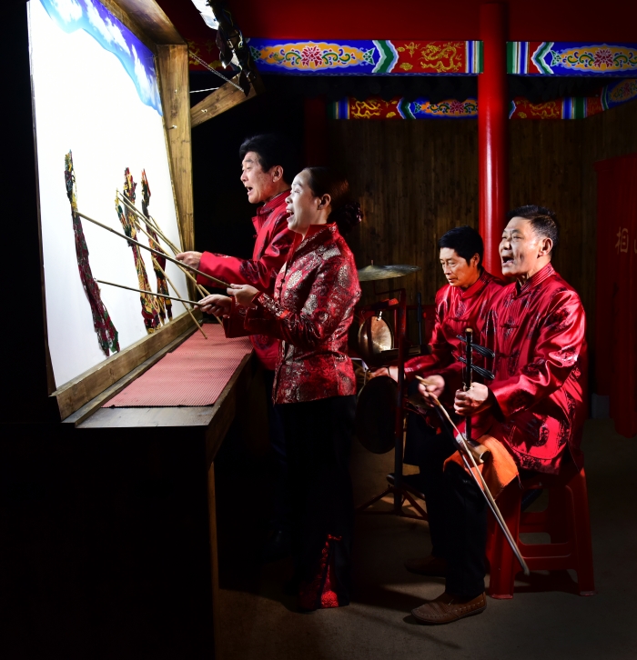 潛江皮影戲表演。潛江市委宣傳部供圖