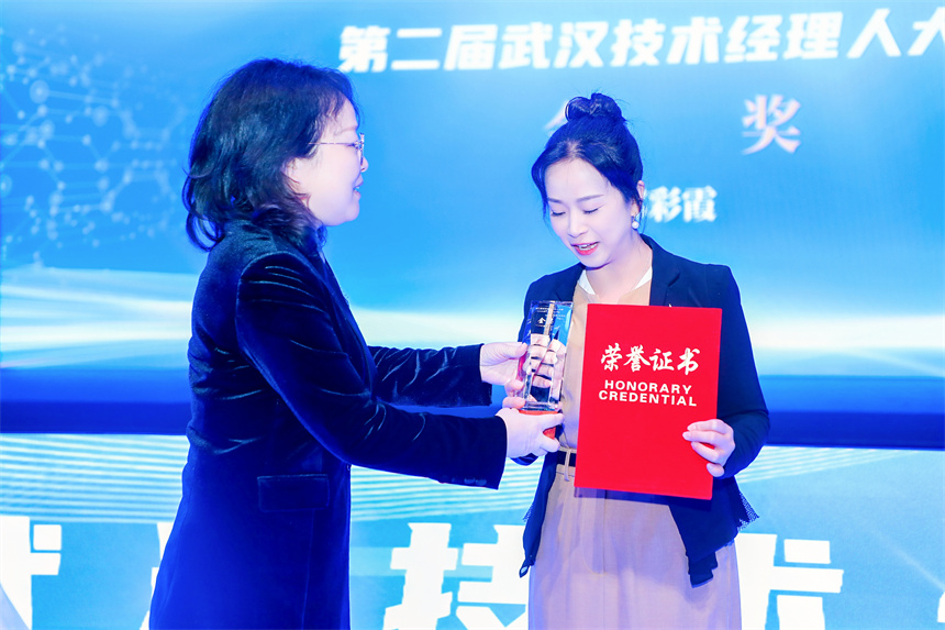 為金牌獲得選手頒獎。