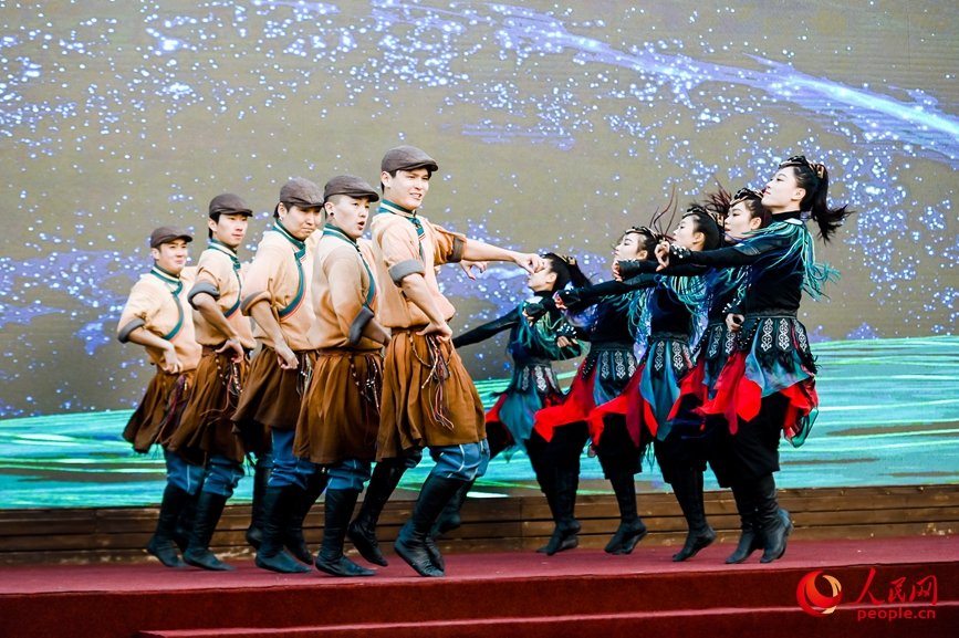 節(jié)目表演。人民網(wǎng)記者 慎志遠(yuǎn)攝