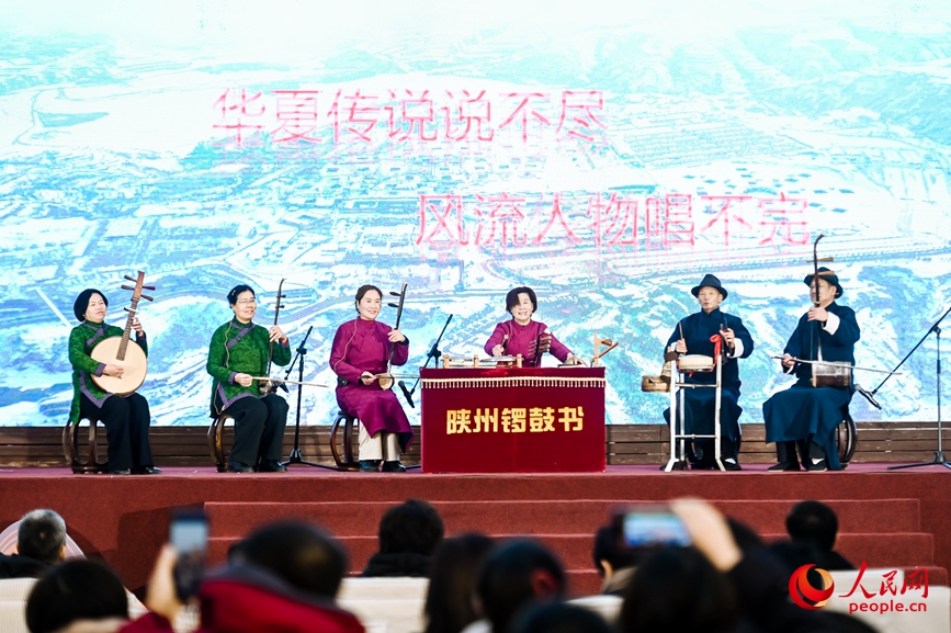 陜州鑼鼓書演出現(xiàn)場。人民網(wǎng)記者 慎志遠攝